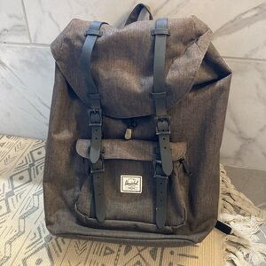 Herschel Retreat Backpack Dark Gray with black straps Large